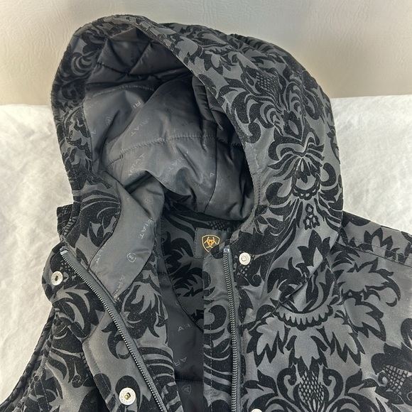 Ariat Nylon/Velvet Printed Hooded Vest, S - Picture 6 of 8